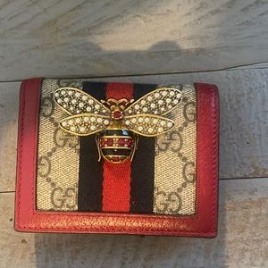 NEW GUCCI GG MARMOT BEE TRIFOLD WALLET! Comes with a Gucci box! $400 OBO